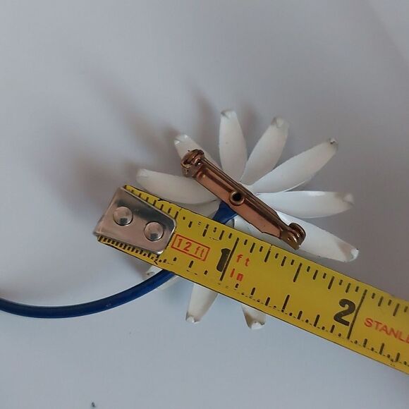 Dotted Spotted Blue White 3D Flower Stem Brooch Pin Vintage - Picture 5 of 5